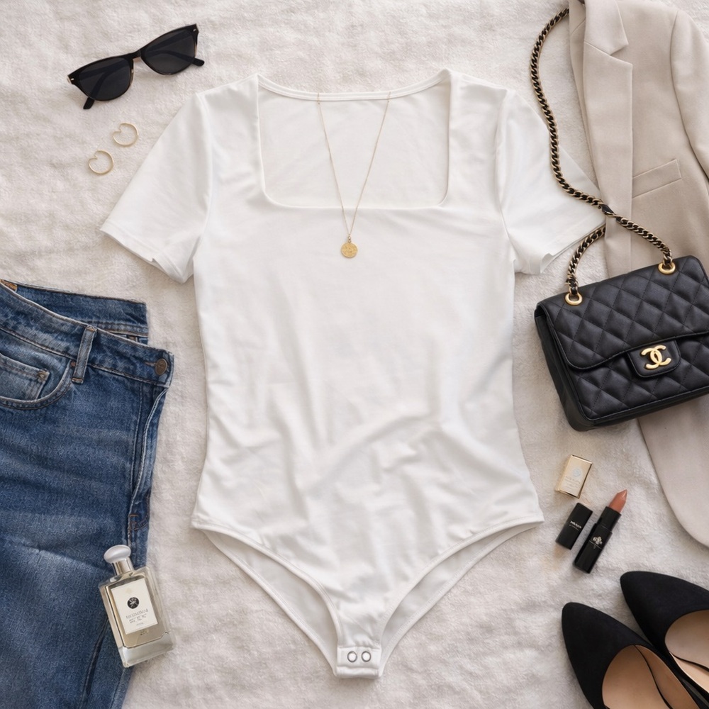 Express Body Contour White Square Neck Bodysuit Medium | Fitted Tee Top